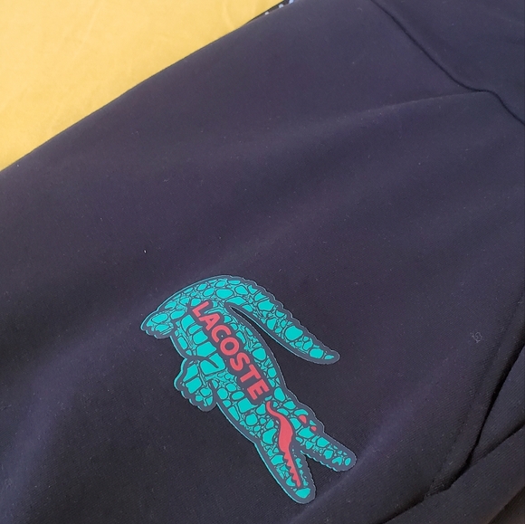 A stylish classic outfit - Picture 3 of 5